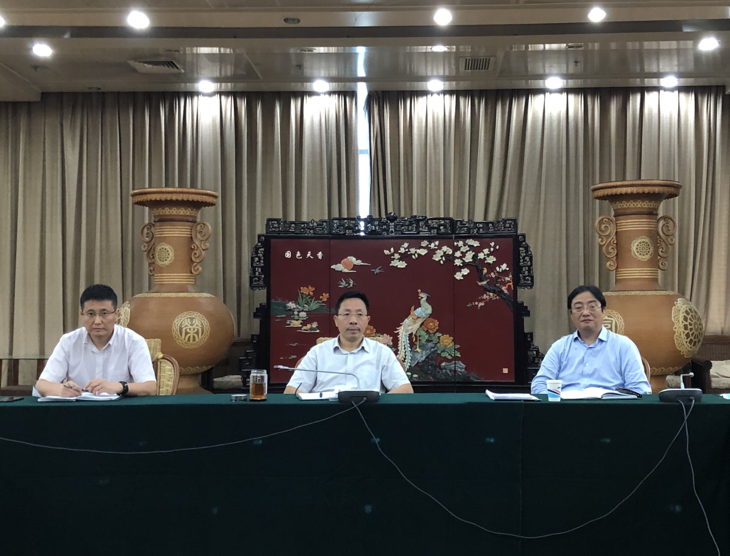 尹刚强党委书记调研指导资环所并参加第四党支部第一党小组的学习交流