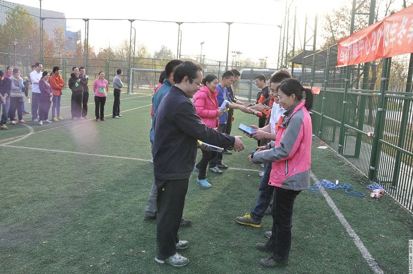 参赛队之间友好颁奖